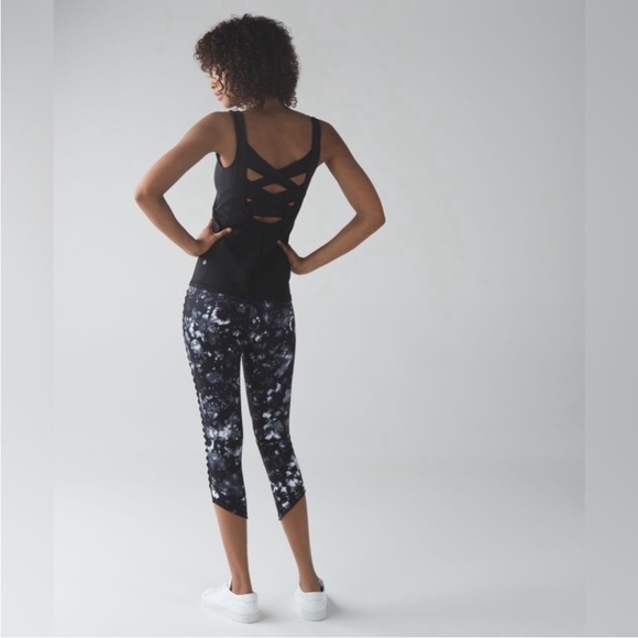 Lululemon Sunshine Salutation Crop in Dusk Dye White Black / Black Size 6 - Picture 1 of 8